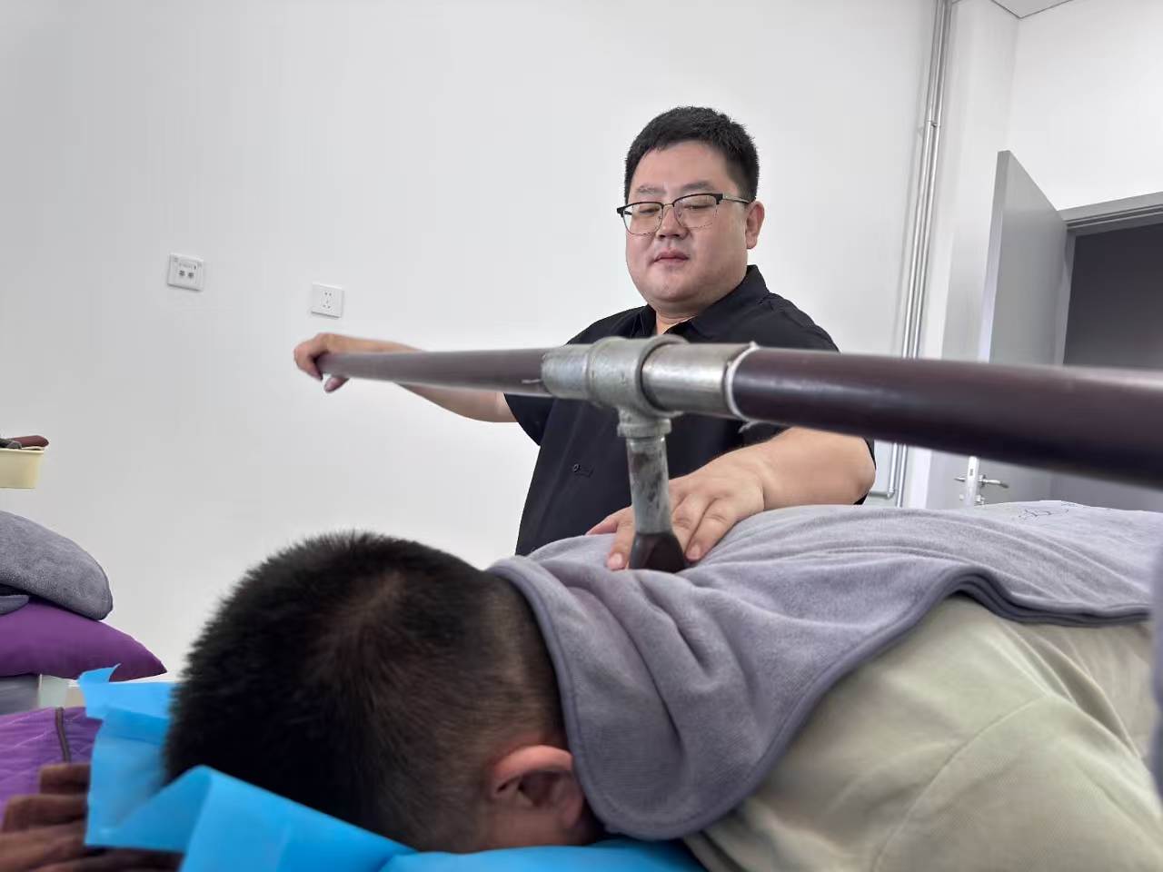 砭术手法展示